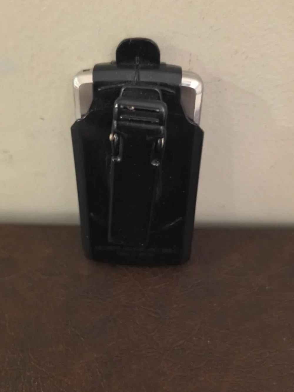 Vintage LG LX8700 S/LVE Flip cell phone with a Verizon logo from 2007.